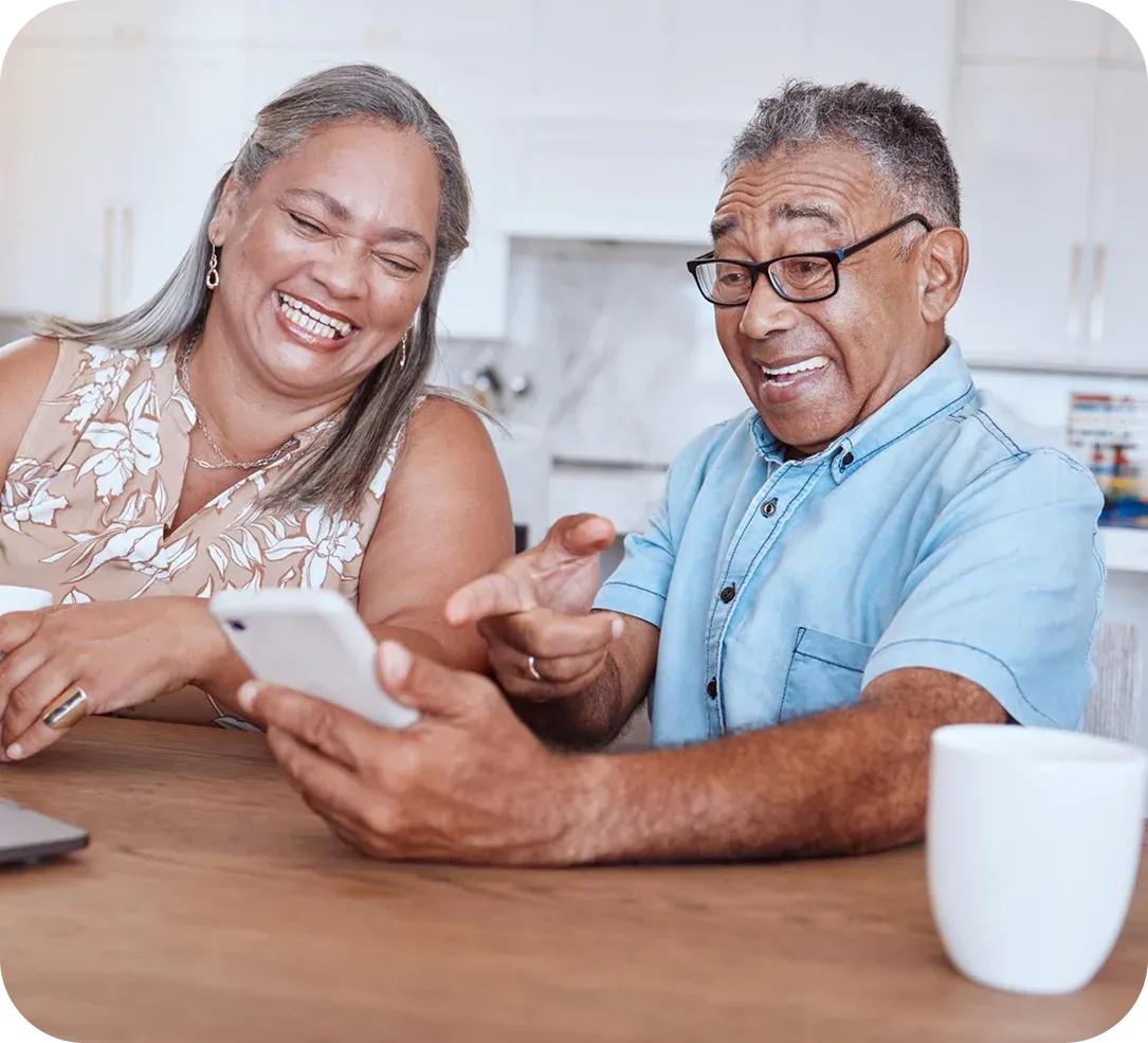 Aposentado e pensionista do INSS simulam crédito no app Konsi